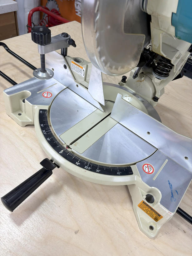 فارسی بر ثابت 255 میلی متر ماکیتا مدل LS1040 (کارکرده)